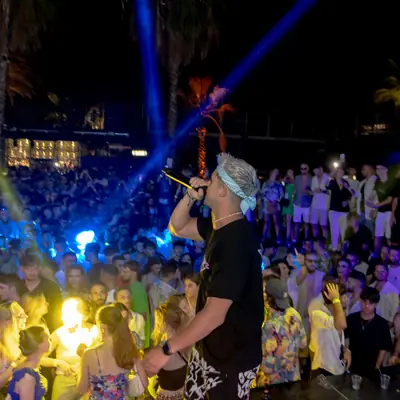 Fiesta diurna al aire libre en Malta